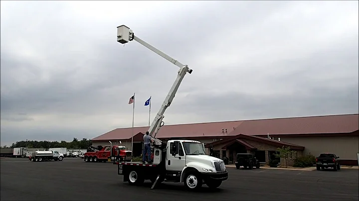 VERSALIFT BUCKET BOOM TRUCK FOR SALE