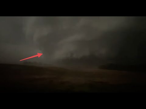 MASSIVE TORNADO Linneus Missouri intercepted in Dominator 3