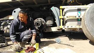 HOW TO REPLACE BRAKE  DISC REAR AXLE MERCEDES BENZ ACTROS 1841