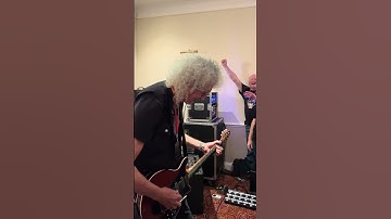 Brian May playing Tie Your mother down. In front of my eyes😮#brianmay #guitar #guitarist #band #fyp