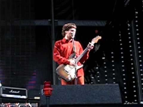 John Frusciante from the Red Hot Chili Peppers doing his beautiful solo. Goffertpark Nijmegen, Netherlands, 24th of june 2007. The song is a cover, it's called Songbird by Fleetwood Mac. Filmed by me!