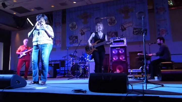 Vicki Stevens sings at Sin City Revival - DME stag...