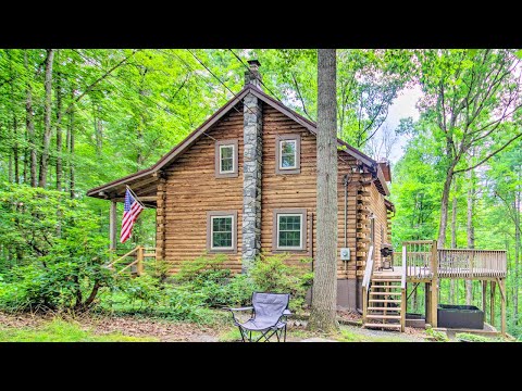 log-cabin-in-the-woods-w/-deck,-game-room,-hot-tub-|-lovely-tiny-house