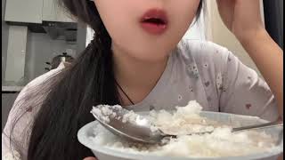 Ice eating ASMR #eatingice #iceeating #mukbang #asmr #powderysoftice #crunchyice #thinice