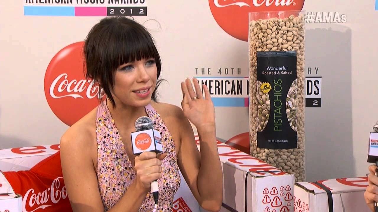 Download Carly Rae Jepsen Red Carpet Interview AMA 2012