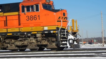 BNSF 3861 leads power move. Credit GEVO and Horn Show!