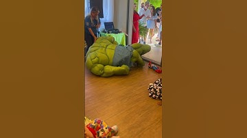 Hulk crasht verjaardagsfeestje 🤣 🙌 #shorts