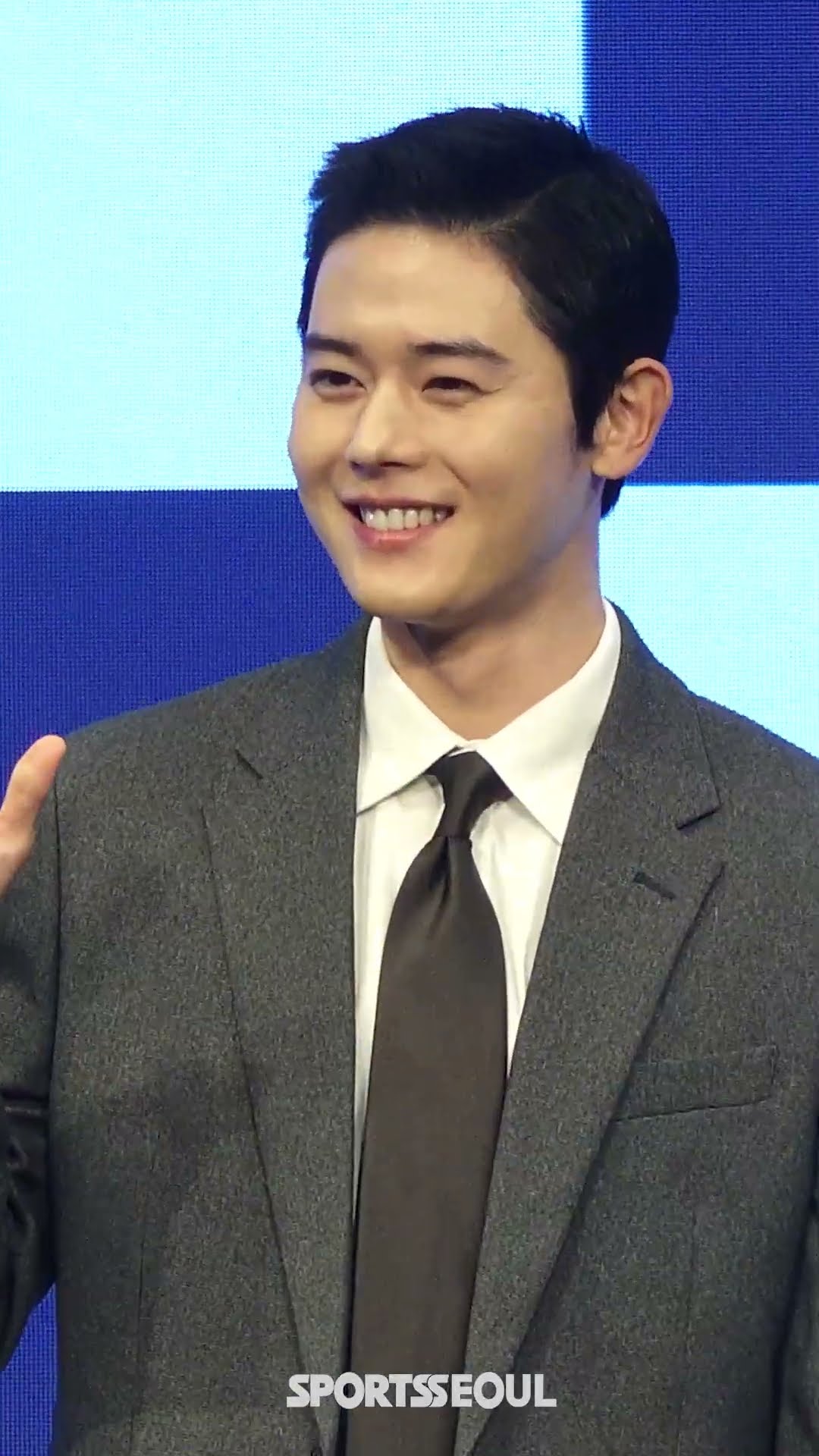 김동준, 현종의 미소에 녹아~