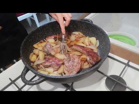 Video: Come Cucinare Le Costolette Di Agnello Con Cipolle E Patate