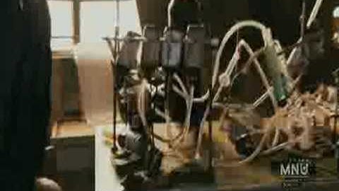 District 9 - Official Trailer ext. (Part 2)  [HD]