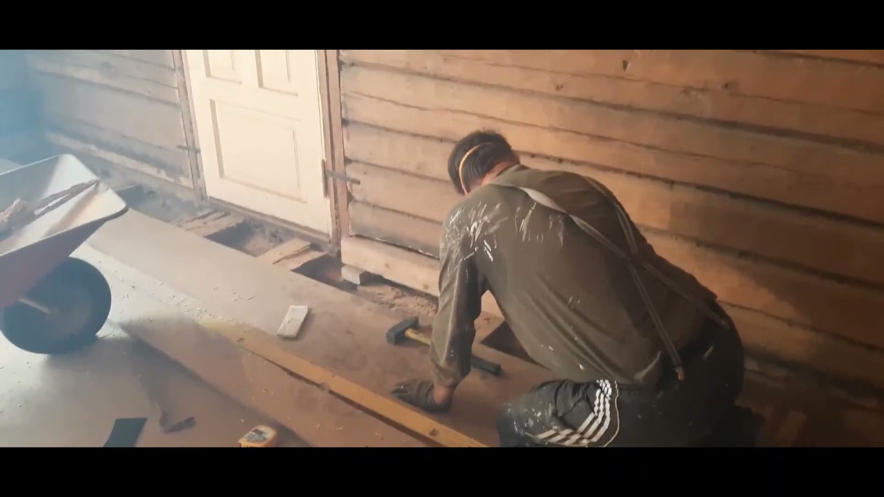 Vanhan talon keittiöremontti  - Hirsiseinät esiin