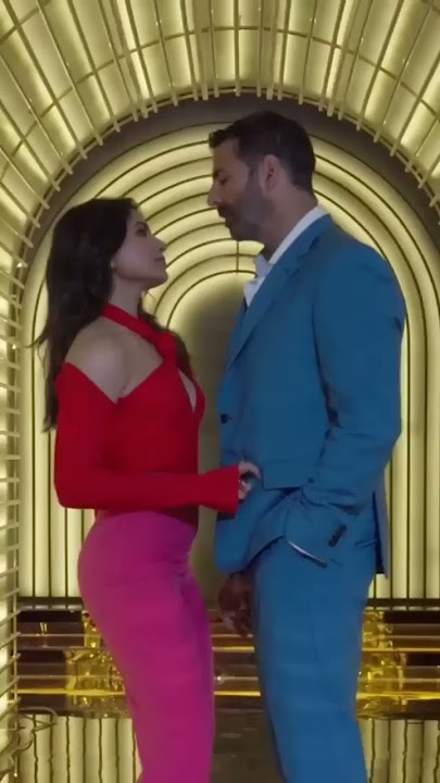 Akshay Kumar and Samantha set the temperature soaring as they dance on Oo antava.   🔥🔥