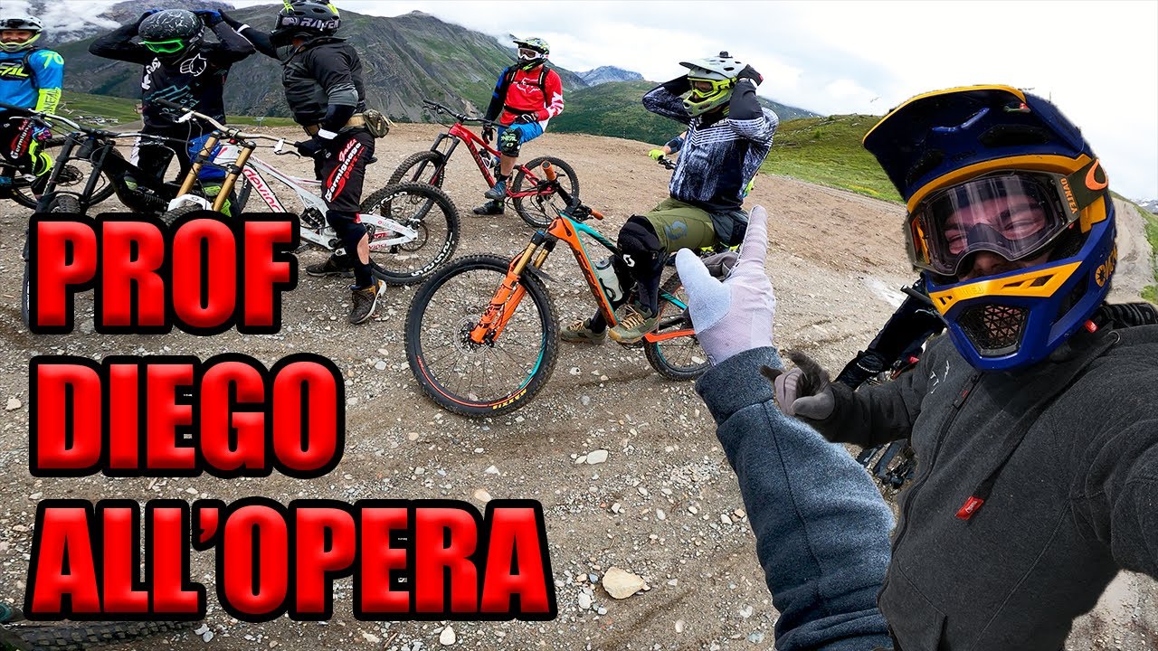 SALTARE IN BICI A 50 ANNI SI PUO'?! SCUOLA DI SALTI A LIVIGNO - YouTube