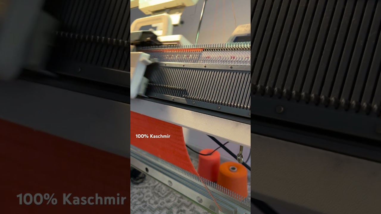 Neon Kaschmirm&uuml;tze auf der Strickmaschine Brother KH 970 stricken