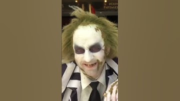 Beetlejuice on Michael Keaton #universalorlando #universalstudios #shorts #meetandgreet #beetlejuice