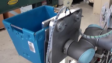 Universal Robot End of Arm Tooling for Tote Handling
