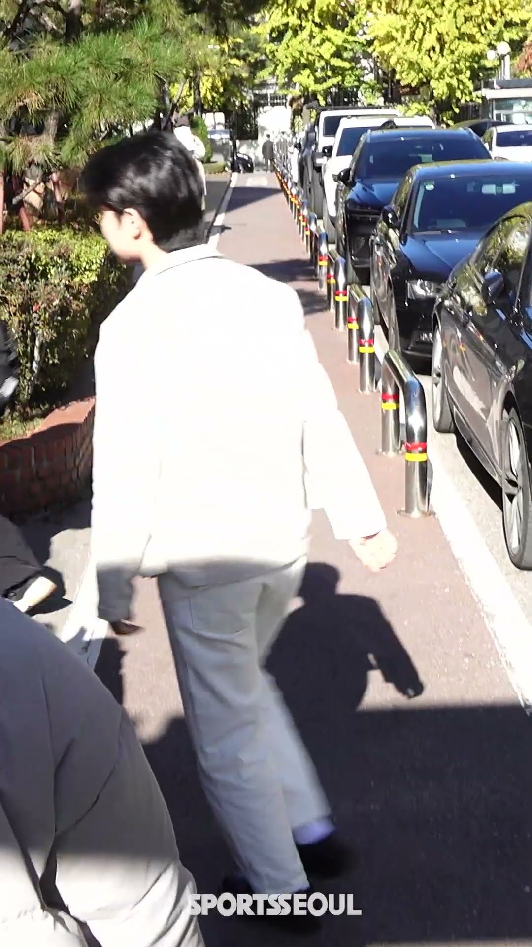 유회승, 팬들 뒤로하고 슝~