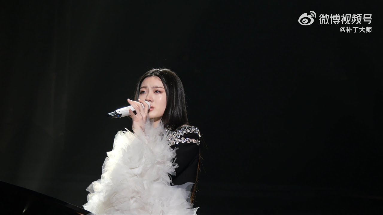 【4K超高清】单依纯 - forever young (PleaseMe演唱会） 感谢补丁大师专业摄影，毛发清晰可见
