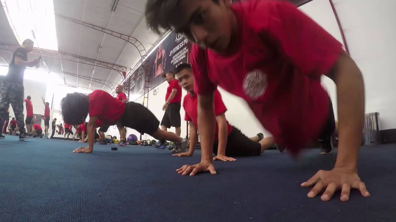 Entrenamiento a futuros Bomberos de Lima Centro