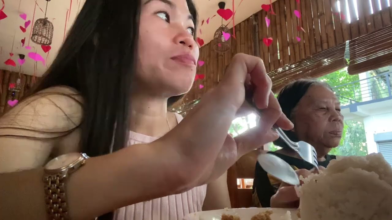 Hanggat my oras at panahon pa tayo na makasama sila, ibigay na natin,life is short @ChonaAnoosVlog 