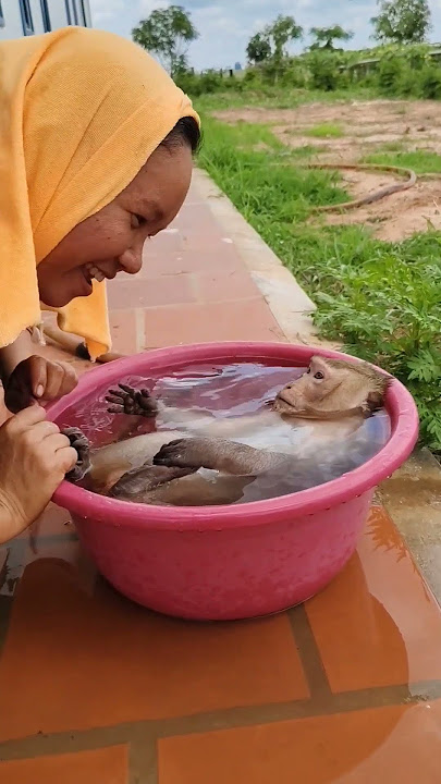 happy swim with mom 😂