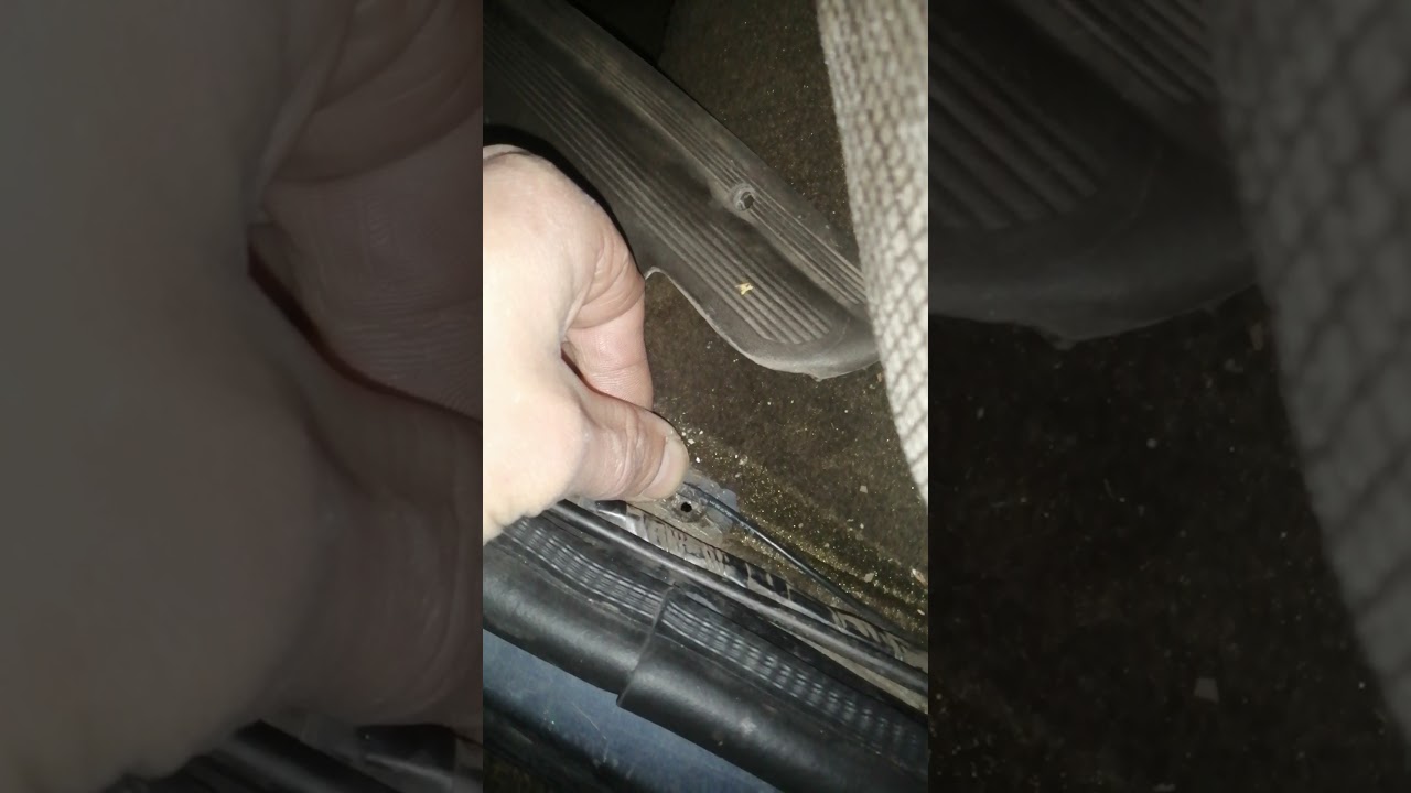 Плафон освещения салона не гаснет - YouTube