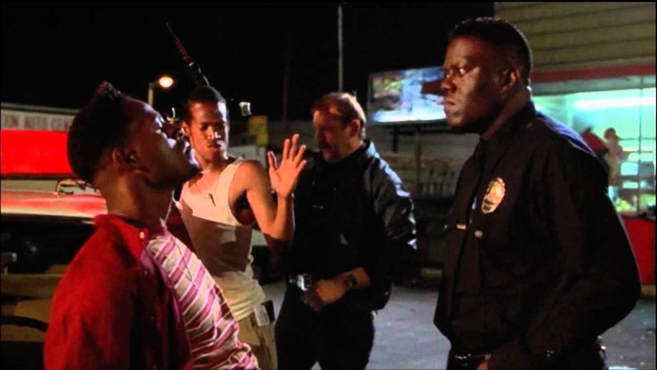 Негритянку полицейский. Не грози Южному централу полицейский расист. Не грози Южному централу расист. Берни Мак не грози Южному.