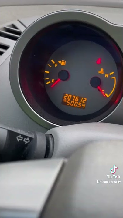 What is going on with the gas gauge in this 2006 Nissan Maxima At Auto Parts City?