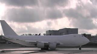 747-8 Cargo Taxi to Runway