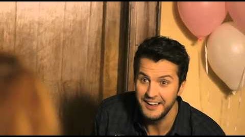 Luke Crashes A Baby Shower - 2014 ACM Awards