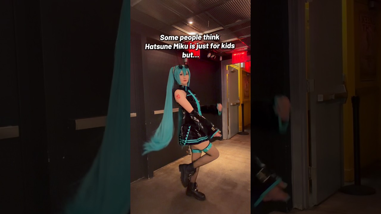 Yes, Hatsune Miku performed at Coachella 🤩 #hatsunemiku #hatsunemikucosplay #vocaloid #coachella
