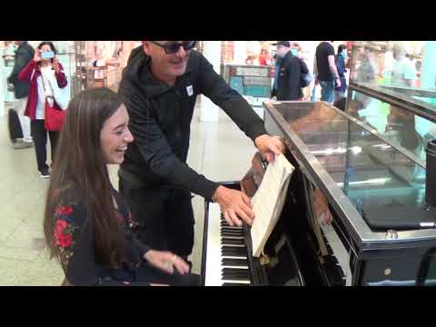 How To Chat Up A Classical Girl At The Piano