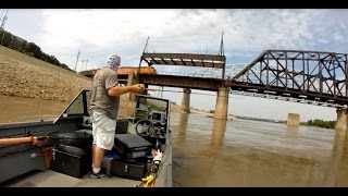 Drifting Missouri River Blue Catfish // Downtown KCMO USA