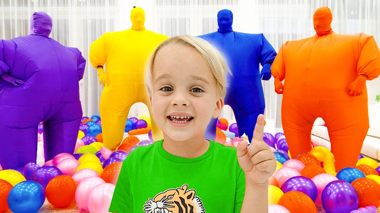 Крис и его друзья играют с воздушными шариками и игрушками