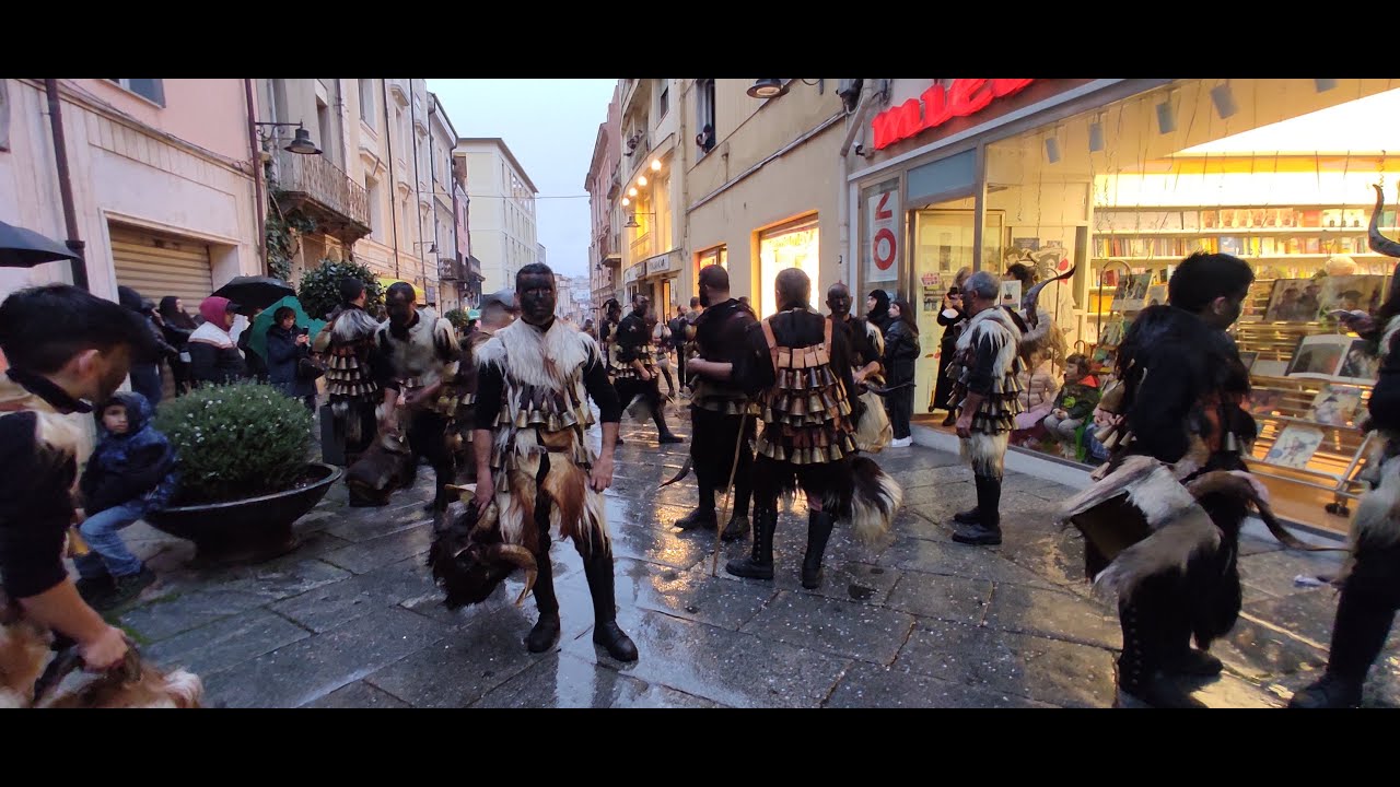 Carrasecare Nugoresu!! Sfilata maschere sarde a Nuoro