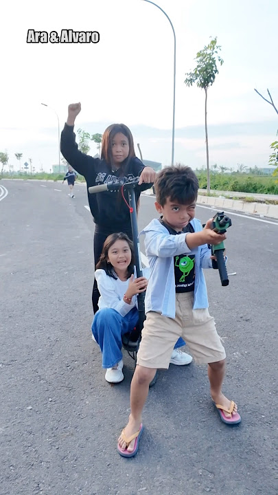 Monkey mask and Mbah Jambrong shot by Alvaro #aradanalvaro #masboypotatochips #shorts #comedy