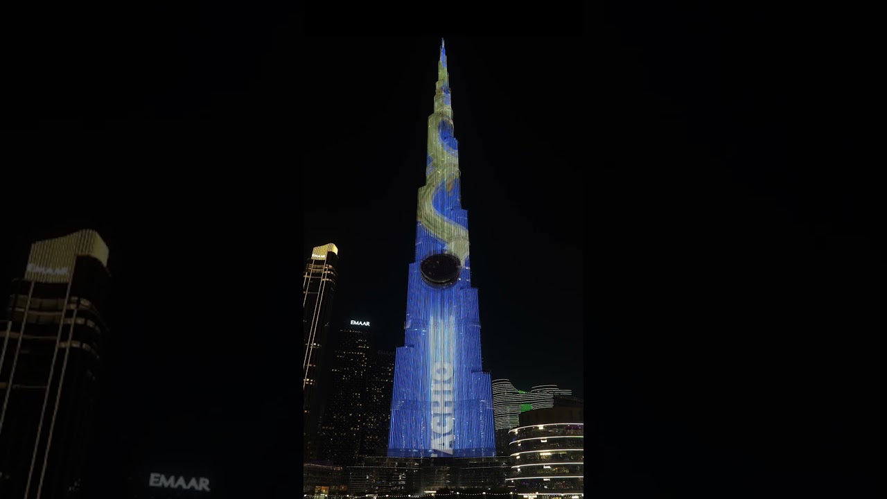 The iconic cookie meets the iconic building. Have you tried the NEW limited-edition OREO Pistachio?