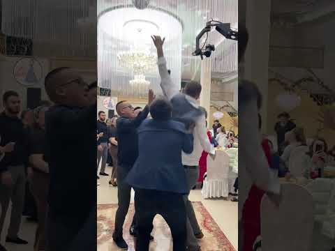 اصحاب العريس احتفلوا به على طريقتهم عادات وتقاليد 