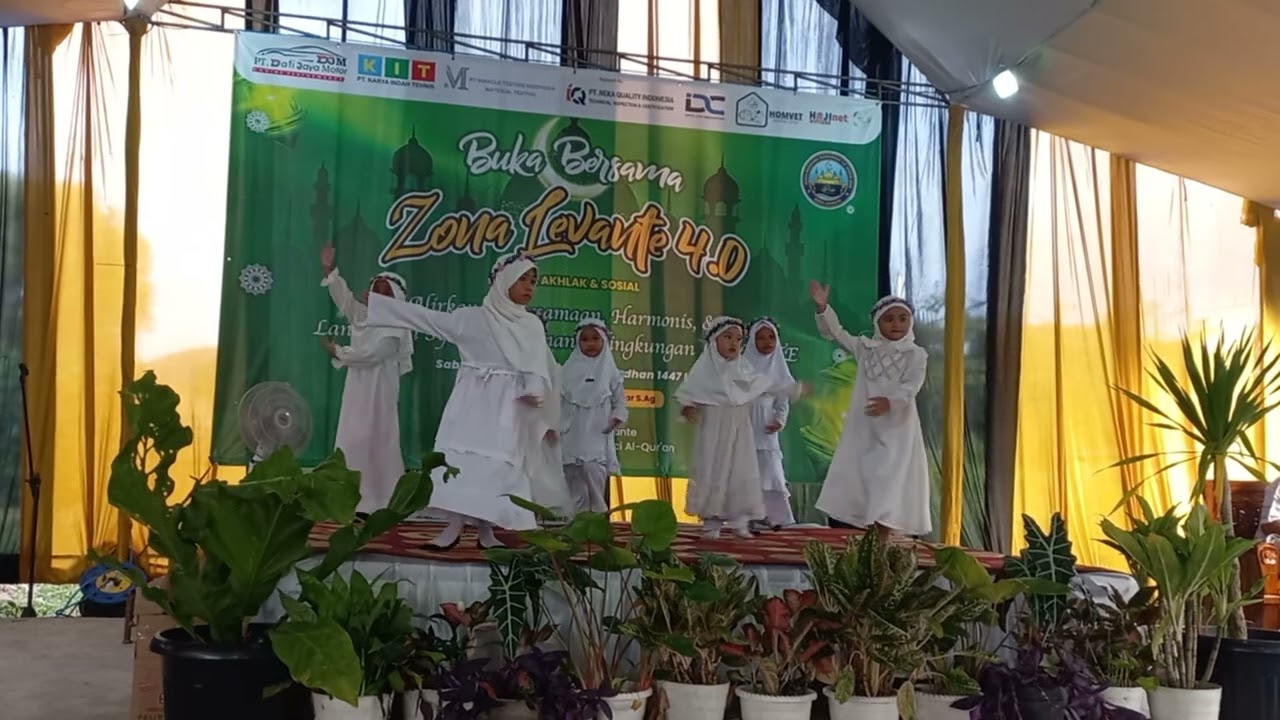 Menari islami  bersma teman-teman ( acara buka bersama lingkungan levante 28.02.2026)
