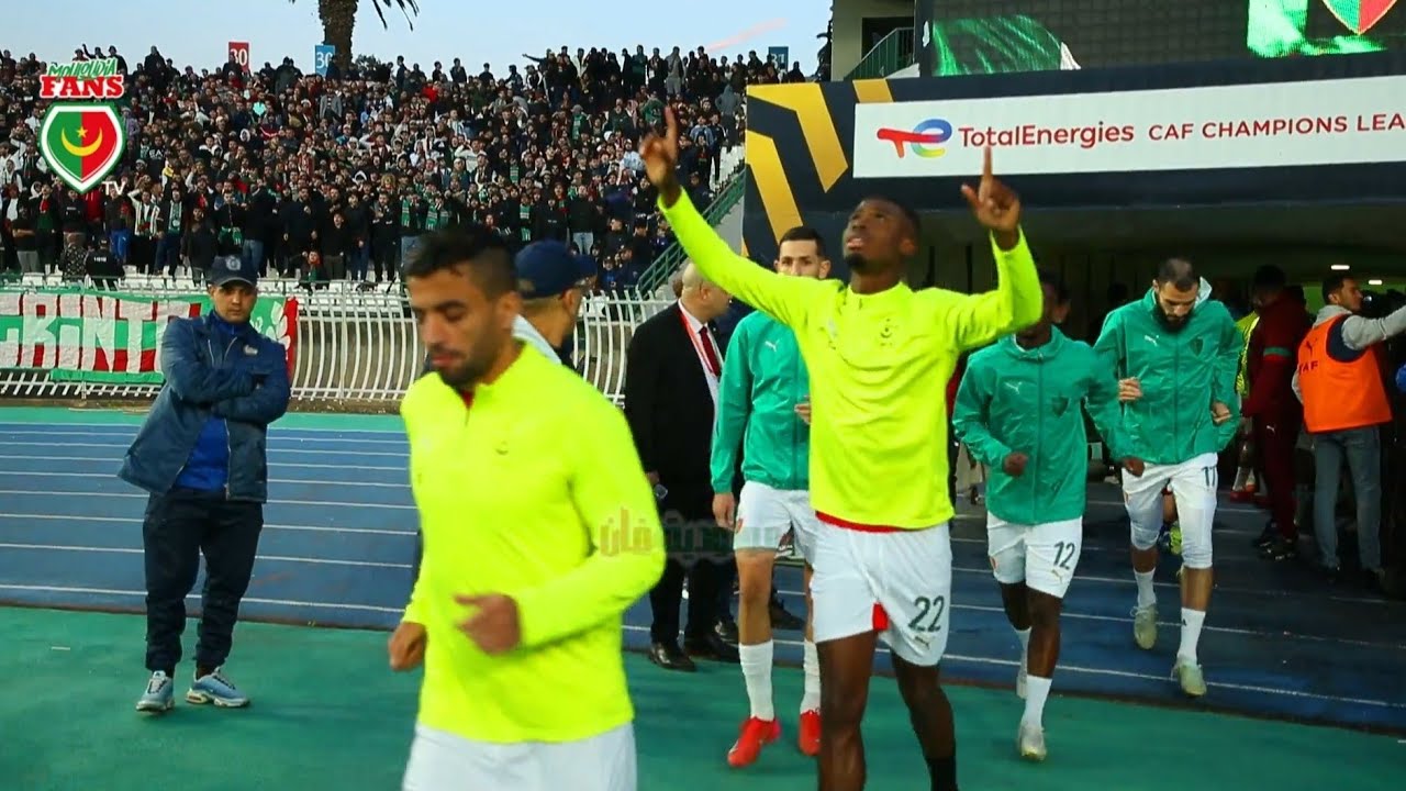 الأجواء التي صنعها الفيراج سود في مواجهة أورلاندو بايرتس .VIRAGE SUD (MC ALGER  0  1 PIRATES)