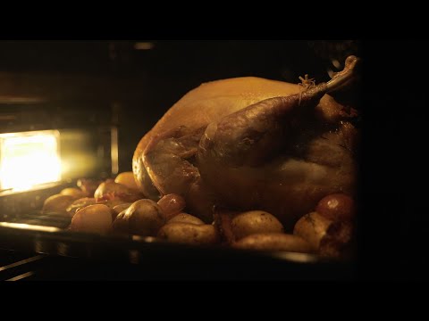 vos-2-minutes-de-gourmandise-–-recette-pintade-farcie-aux-champignons-avec-le-four-dual-cook-steam™
