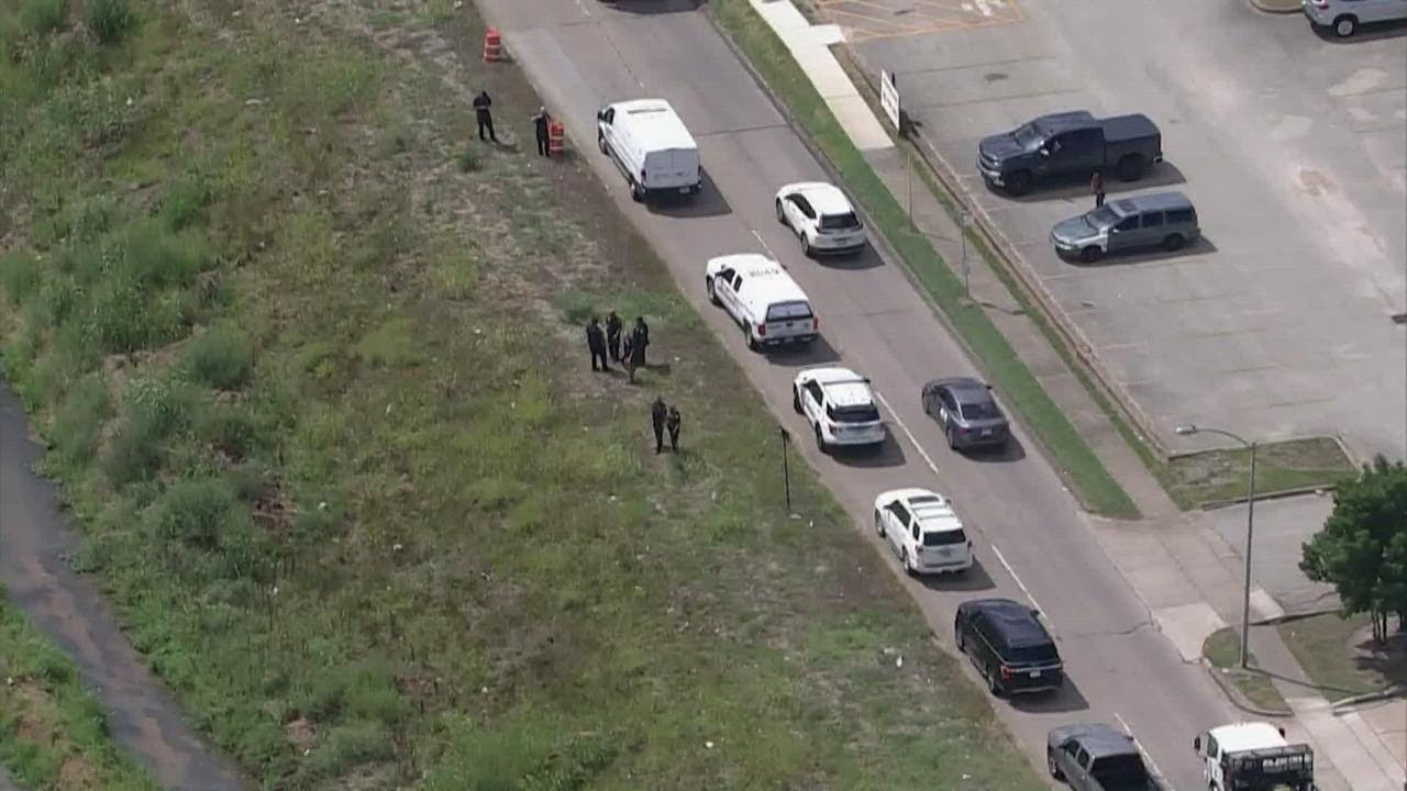 Houston, Texas crime: HCSO investigating body found in ditch - YouTube