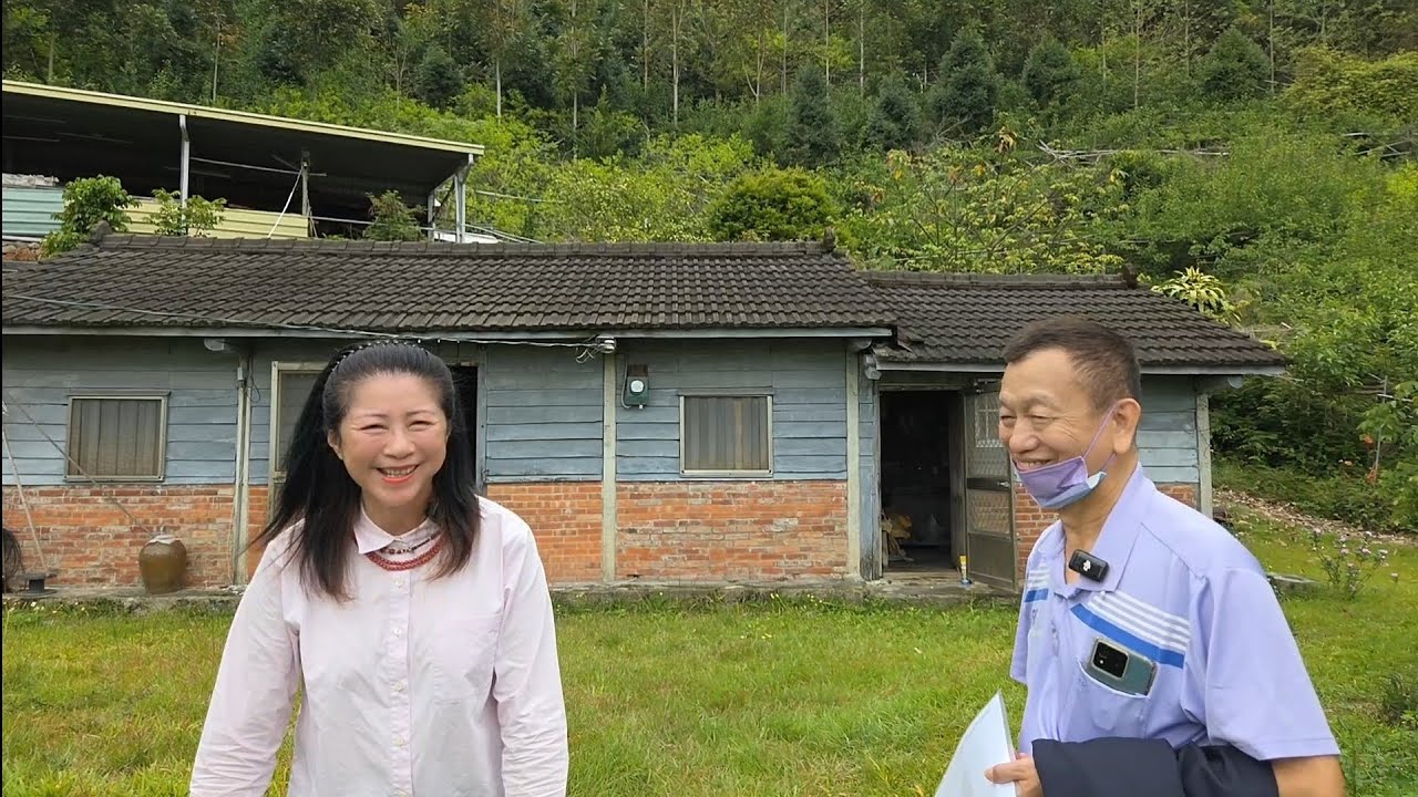 每坪3300買台中東勢近大雪山露營區有水有電三面臨3米路農牧地4054坪有兩棟建物平房農舍有門牌號碼有平台可停多車海拔800公尺 0977188512 & 0927830860 傅晏棠房地產