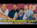 Türkische Väter Probieren Zum 1. Mal Sushi