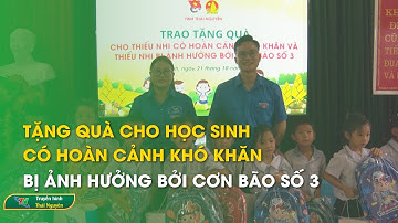 Tặng quà cho học sinh có hoàn cảnh khó khăn, bị ảnh hưởng bởi cơn bão số 3 | Thái Nguyên TV