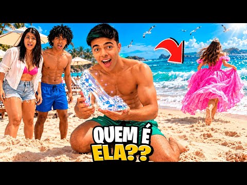 I FOUND A PRINCESS'S SHOE ON THE BEACH... BUT SHE RAN AWAY! 😱👠👑 Who could this mysterious princes...