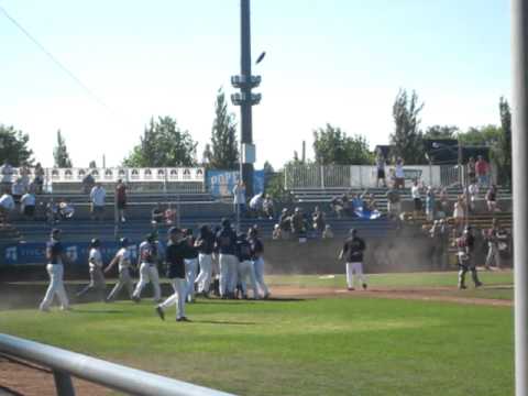 Victoria Seals Walk Off against the Chico Outlaws