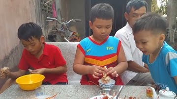 TÔM CÀNG XANH LUỘC TRÁI DỪA | Nhat Ky TV