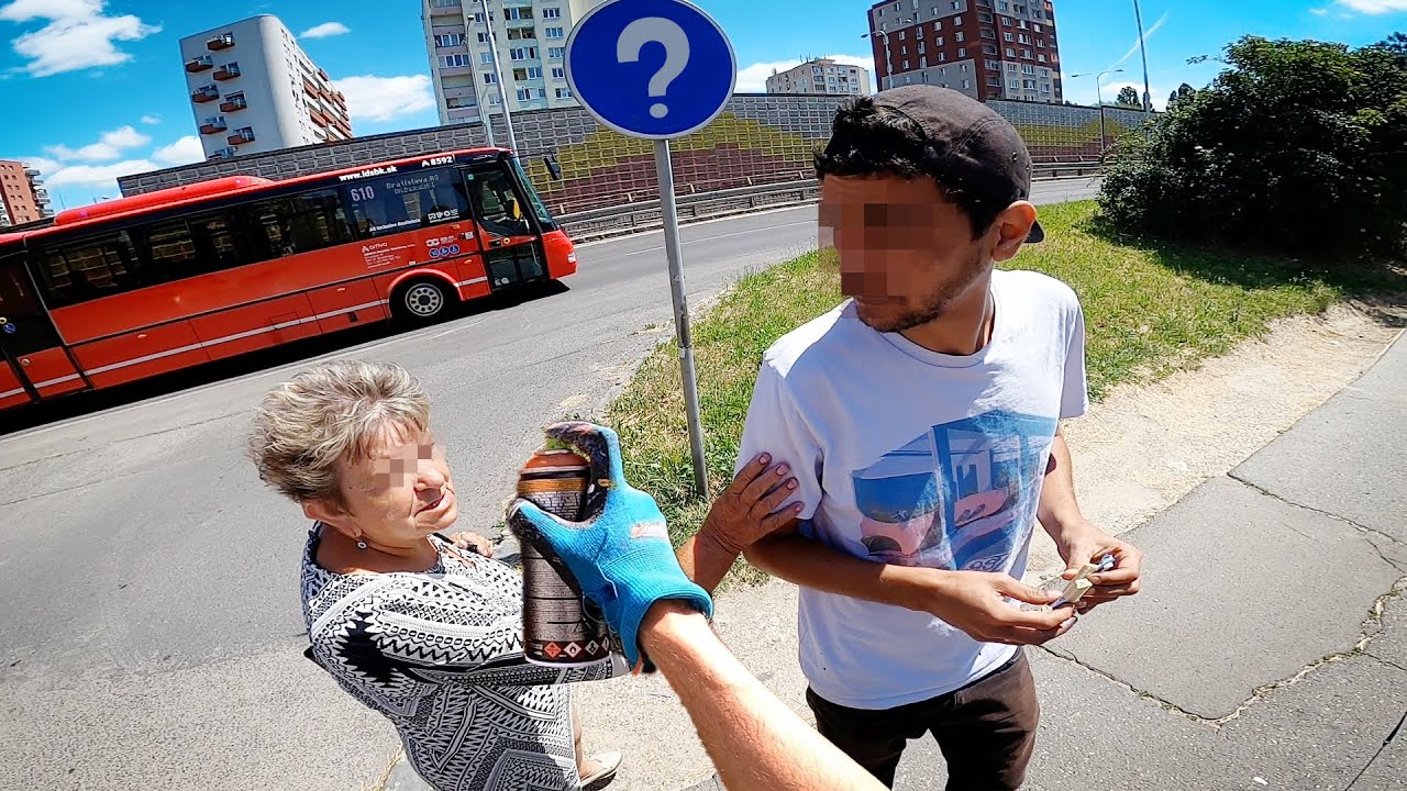 Рисуем на оживленной улице с незнакомцем!