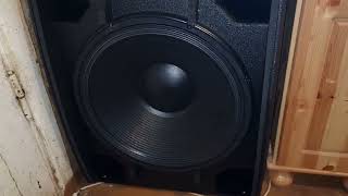 box  LD Systems Stinger Sub 18 G3  speaker RCF L18P400